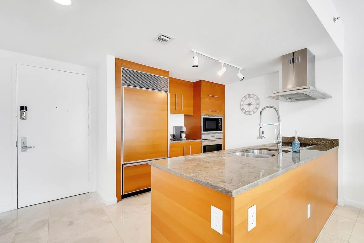 Penthouse Icon W Waterviews Balcony Brickell Miami